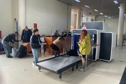 Lắp 'mắt thần' soi chiếu ở cửa khẩu Móng Cái 