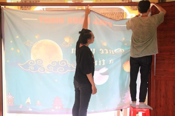 Người nước ngoài tưng bừng trải nghiệm Trung thu Việt cùng High5 Hanoi