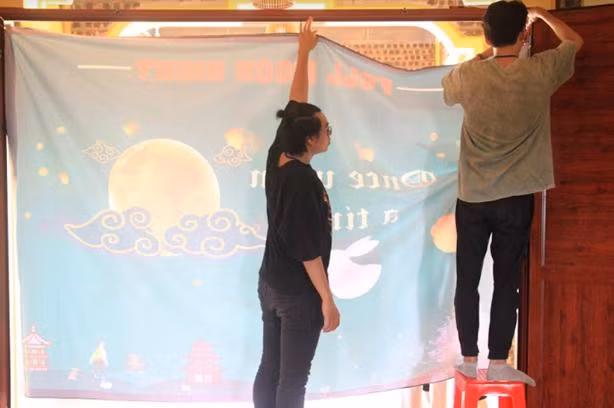 Người nước ngoài tưng bừng trải nghiệm Trung thu Việt cùng High5 Hanoi