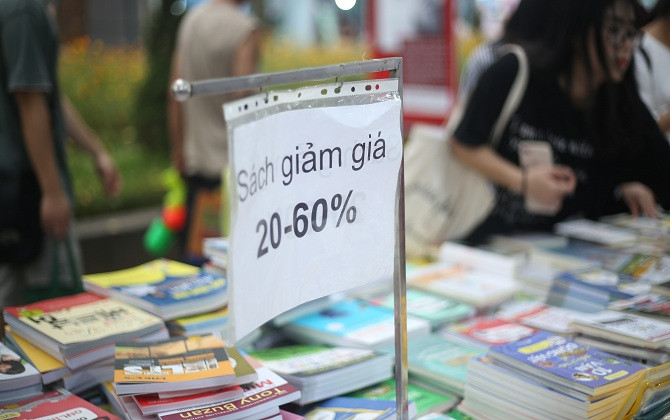 Hội sách 2019: Nắng nóng không ngăn người đọc đến với sách