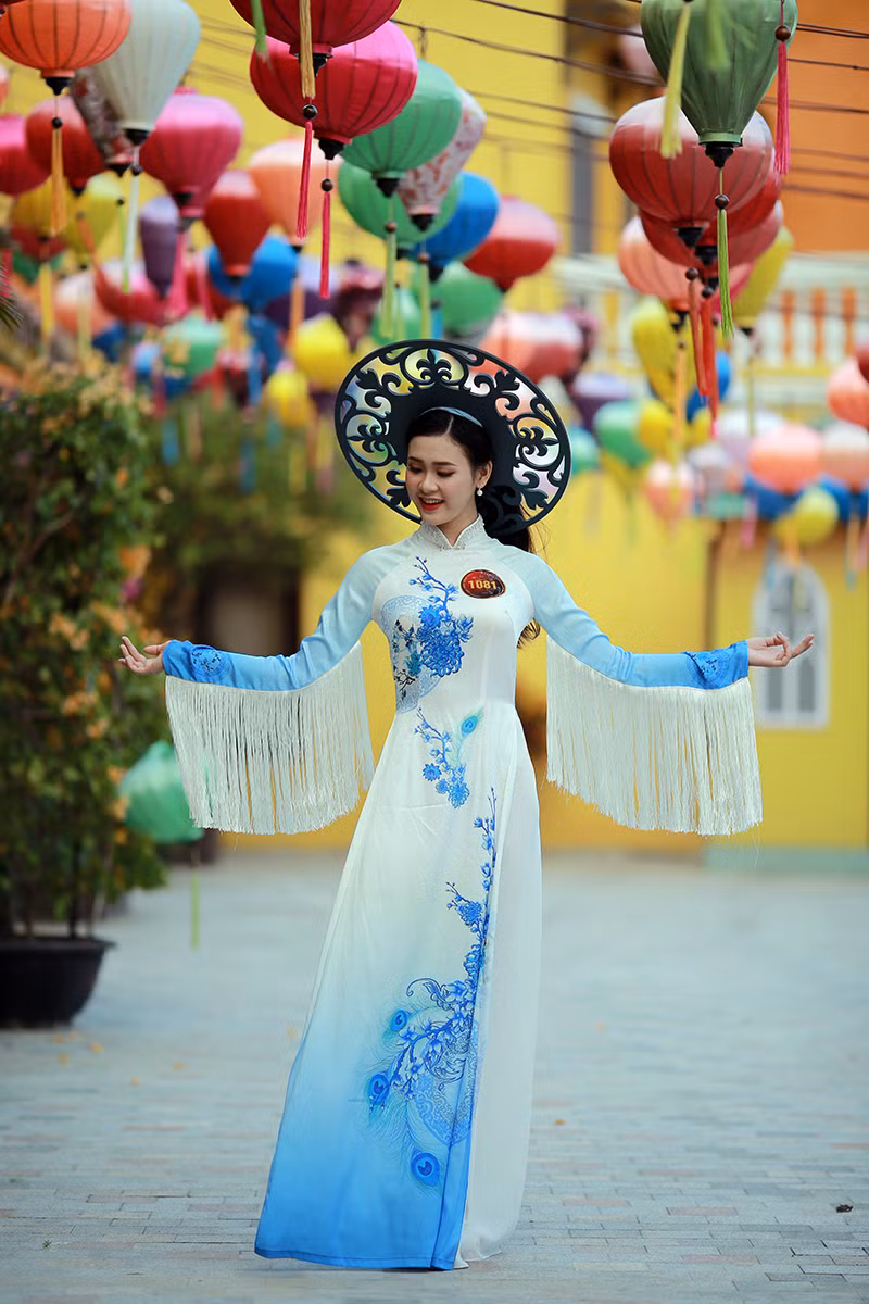 Hoa khôi sinh viên trong trang phục áo dài