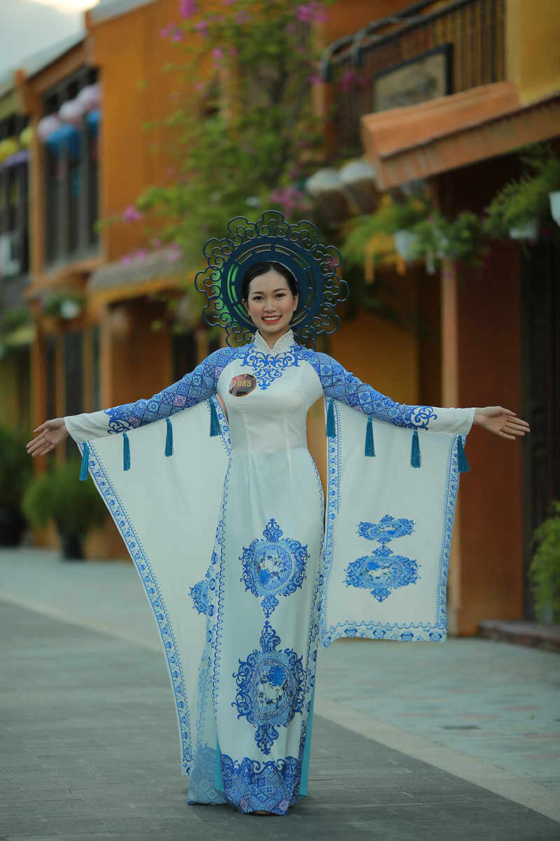 Hoa khôi sinh viên trong trang phục áo dài