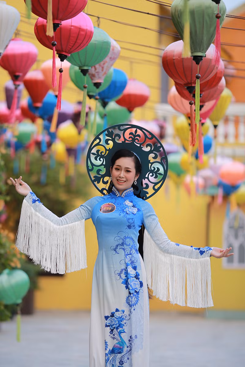 Hoa khôi sinh viên trong trang phục áo dài