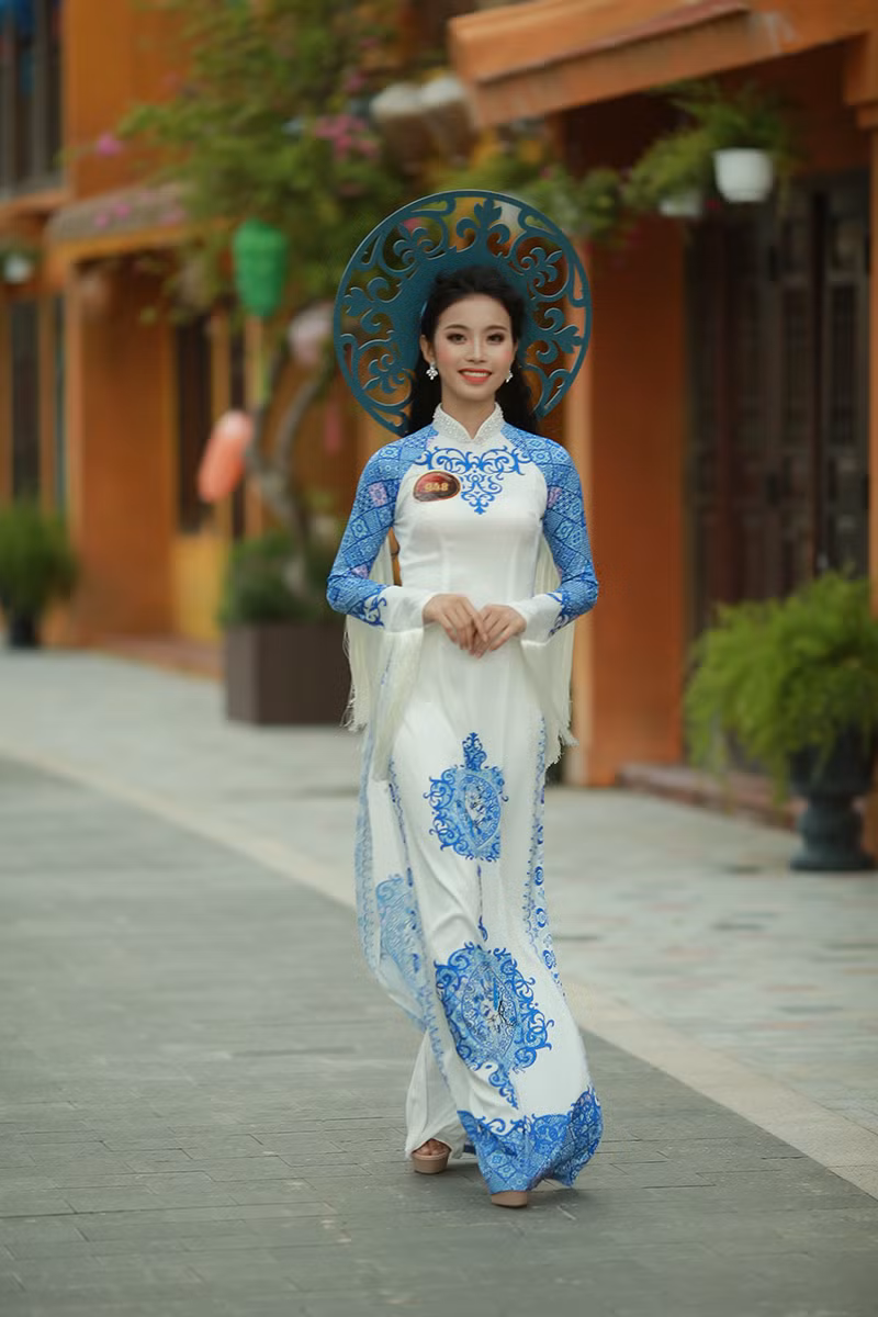 Hoa khôi sinh viên trong trang phục áo dài