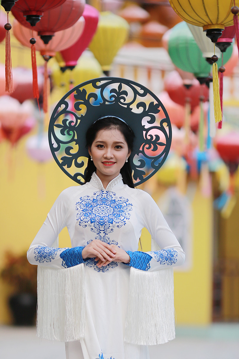 Hoa khôi sinh viên trong trang phục áo dài