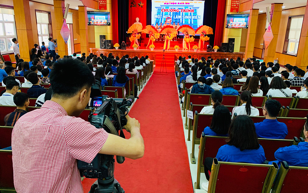 Trường đại học ở tỉnh làm tuyển sinh như trường quốc tế