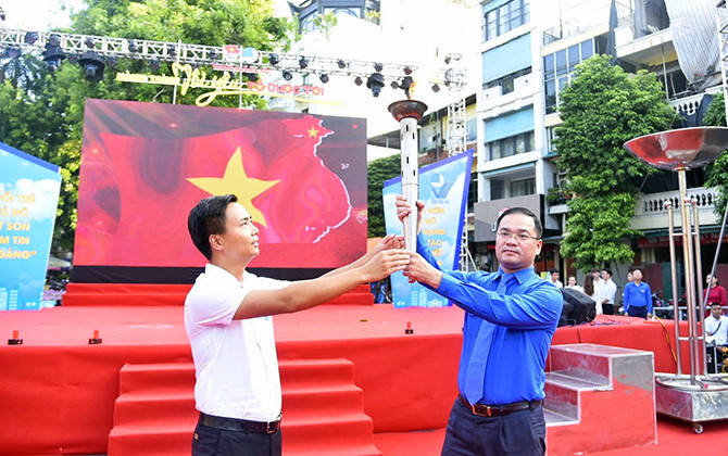 Bạn trẻ Hà Nội hào hứng tham gia ‘Thử thách 4h30 sáng’