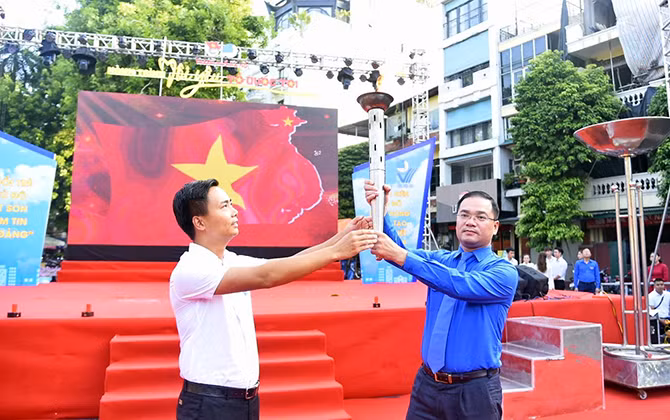 Bạn trẻ Hà Nội hào hứng tham gia ‘Thử thách 4h30 sáng’