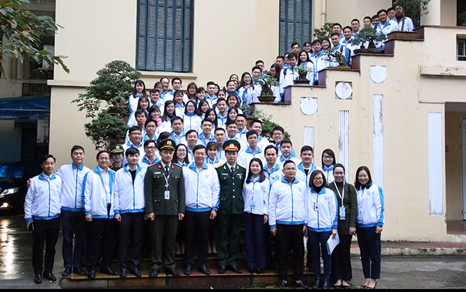 Đại biểu Sinh viên Việt Nam rạng ngời trước giời khai mạc
