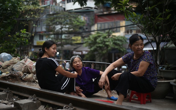 Cuộc sống bình dị ở xóm đường tàu phố Phùng Hưng