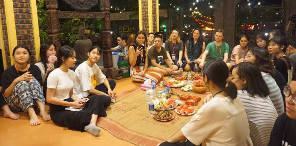 Người nước ngoài tưng bừng trải nghiệm Trung thu Việt cùng High5 Hanoi