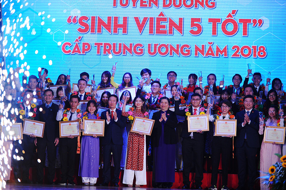 Vinh danh 190 Sinh viên 5 tốt cấp Trung ương