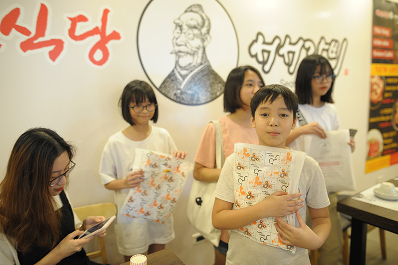 Tặng 5000 áo phông có hình nhân vật nhóm nhạc BTC (Hàn Quốc)