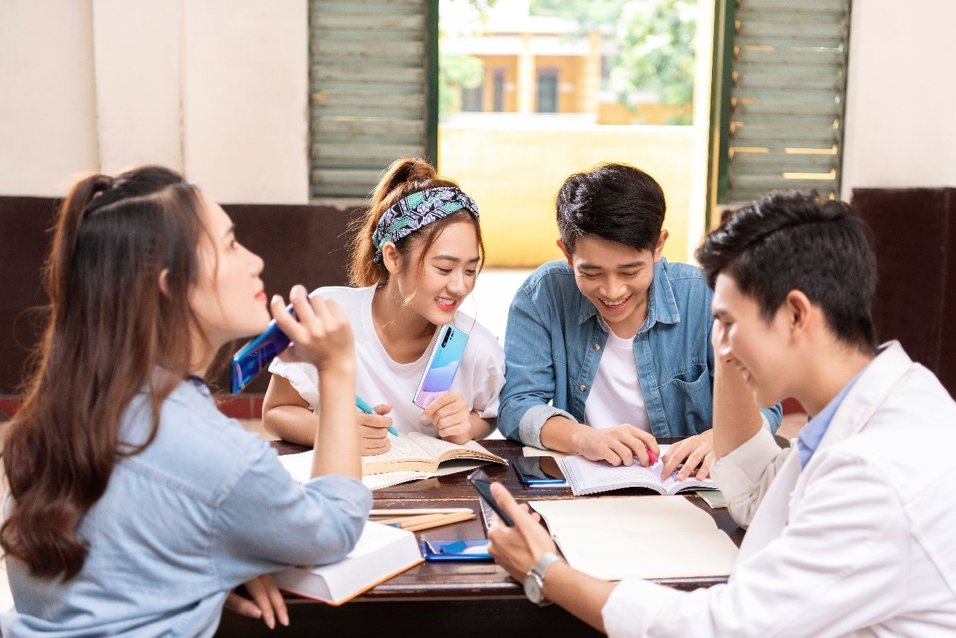 Khoe vẻ đẹp lung linh ngày tựu trường chỉ sau một cú chạm