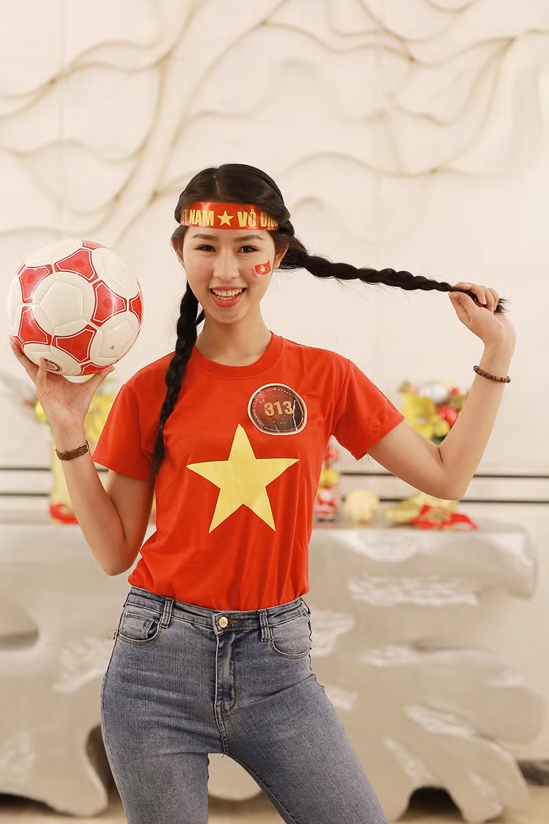 Mưa lời chúc đội tuyển Việt Nam từ các thí sinh Hoa khôi sinh viên