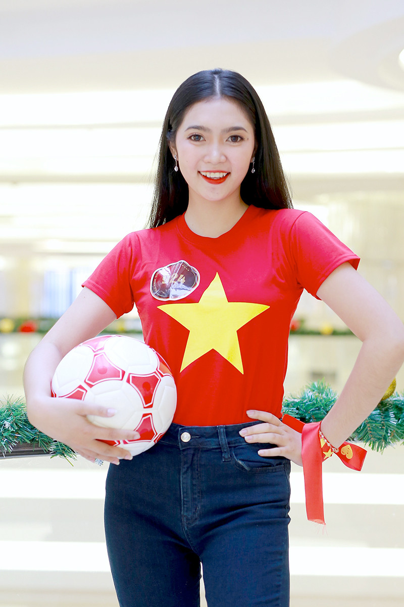 Mưa lời chúc đội tuyển Việt Nam từ các thí sinh Hoa khôi sinh viên