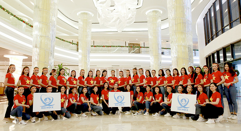 Mưa lời chúc đội tuyển Việt Nam từ các thí sinh Hoa khôi sinh viên