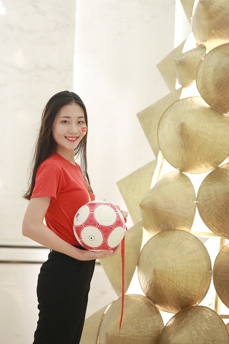 Mưa lời chúc đội tuyển Việt Nam từ các thí sinh Hoa khôi sinh viên