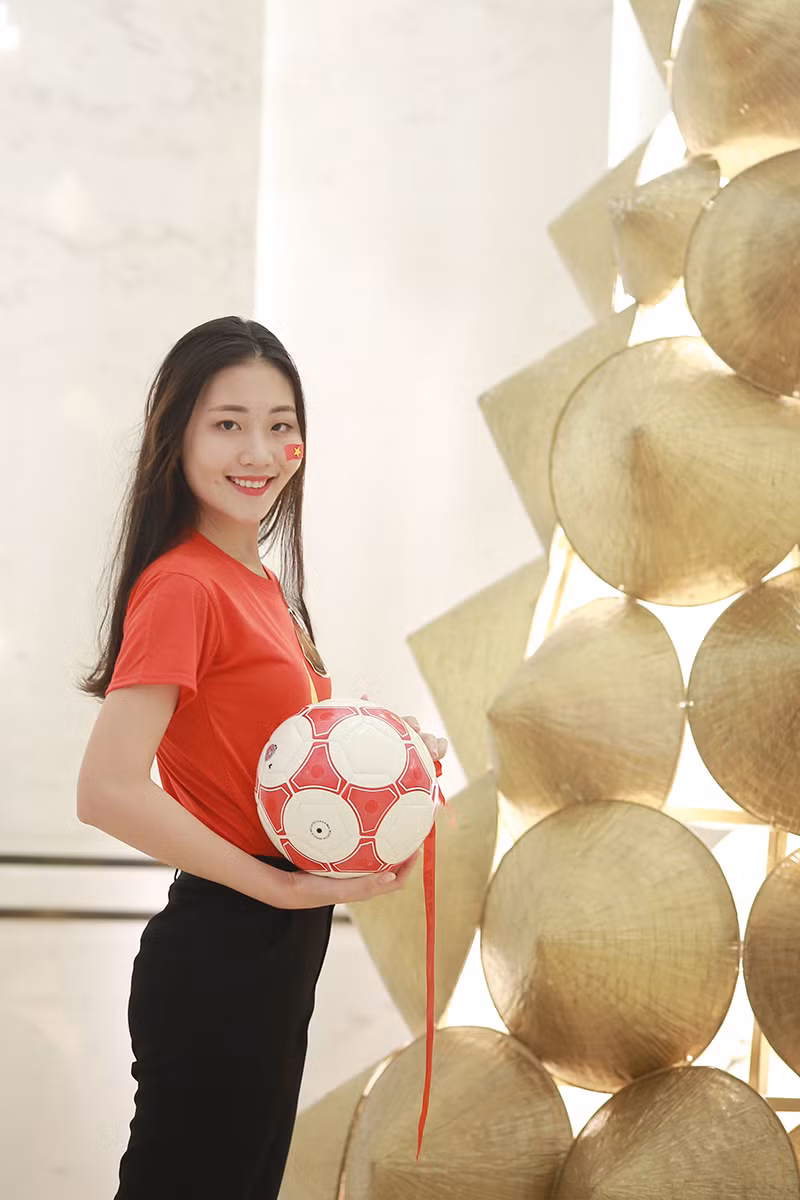 Mưa lời chúc đội tuyển Việt Nam từ các thí sinh Hoa khôi sinh viên