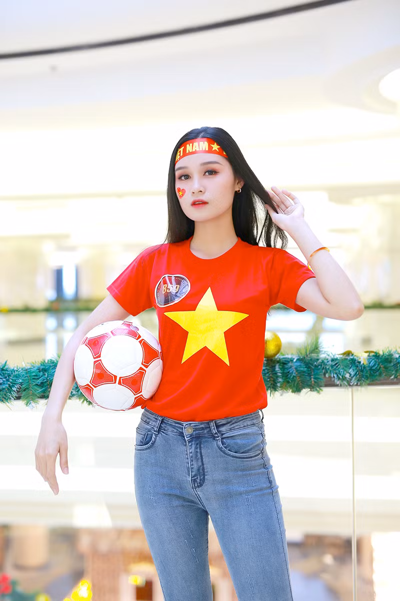 Mưa lời chúc đội tuyển Việt Nam từ các thí sinh Hoa khôi sinh viên
