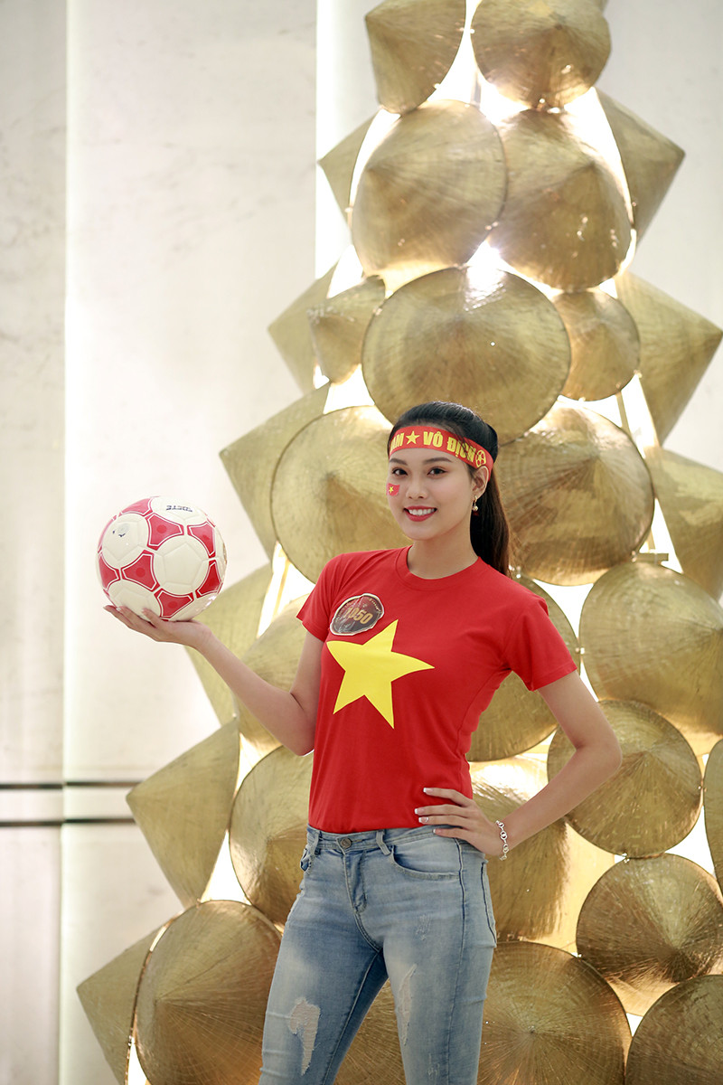 Mưa lời chúc đội tuyển Việt Nam từ các thí sinh Hoa khôi sinh viên