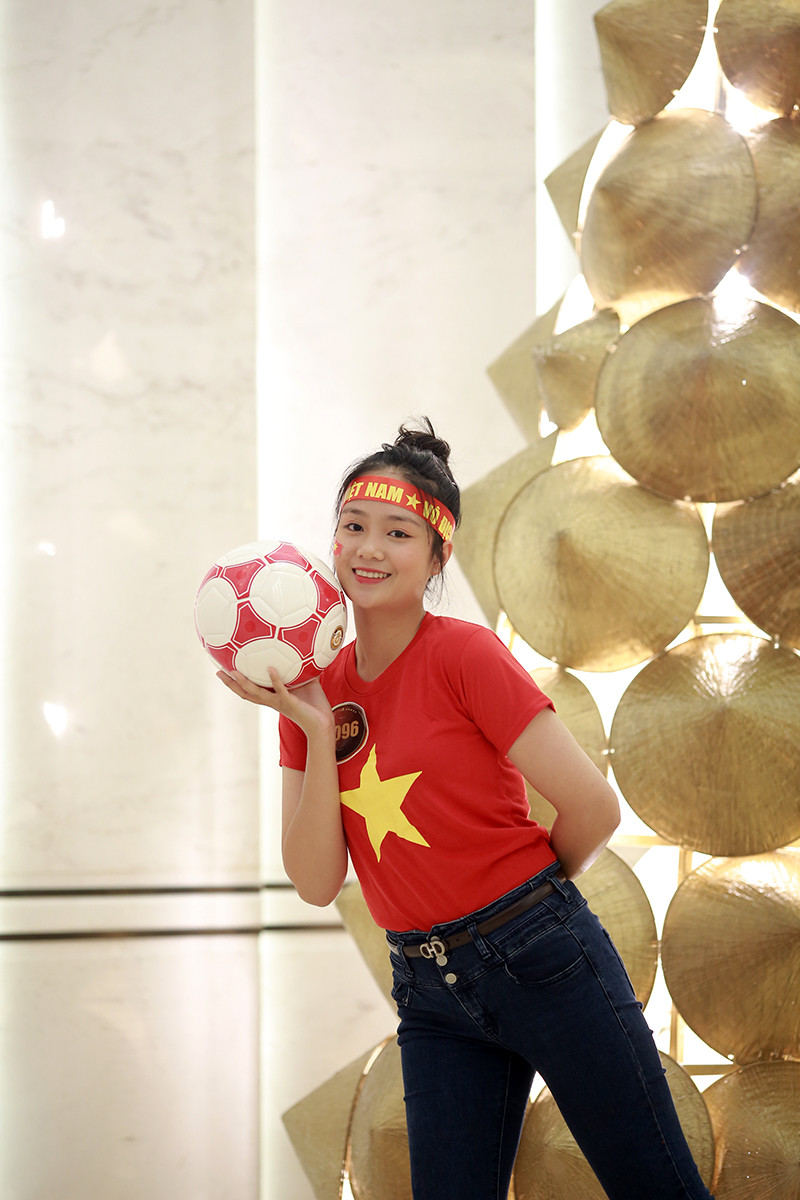 Mưa lời chúc đội tuyển Việt Nam từ các thí sinh Hoa khôi sinh viên