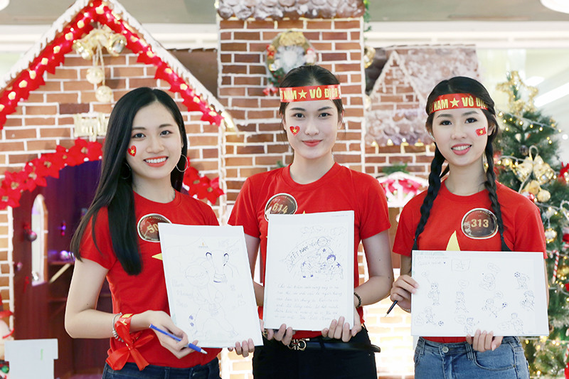 Mưa lời chúc đội tuyển Việt Nam từ các thí sinh Hoa khôi sinh viên