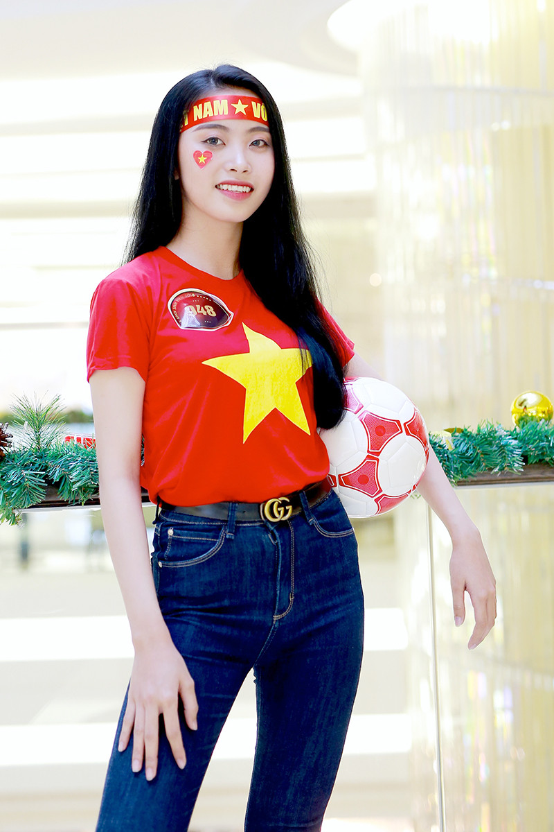 Mưa lời chúc đội tuyển Việt Nam từ các thí sinh Hoa khôi sinh viên
