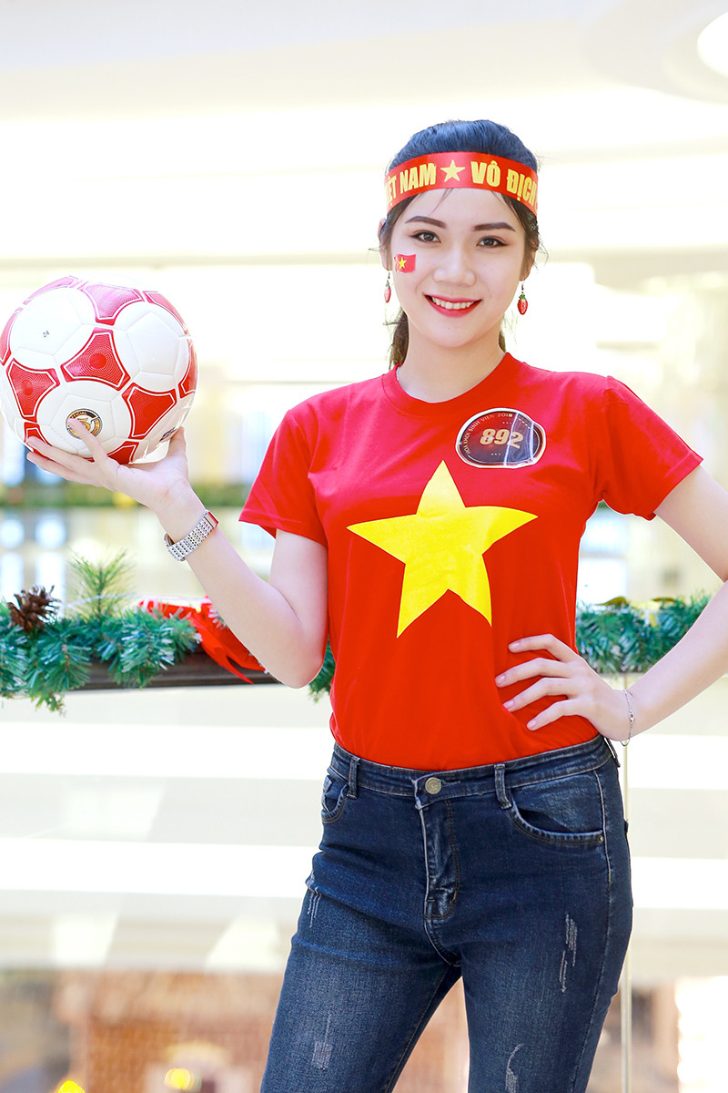 Mưa lời chúc đội tuyển Việt Nam từ các thí sinh Hoa khôi sinh viên