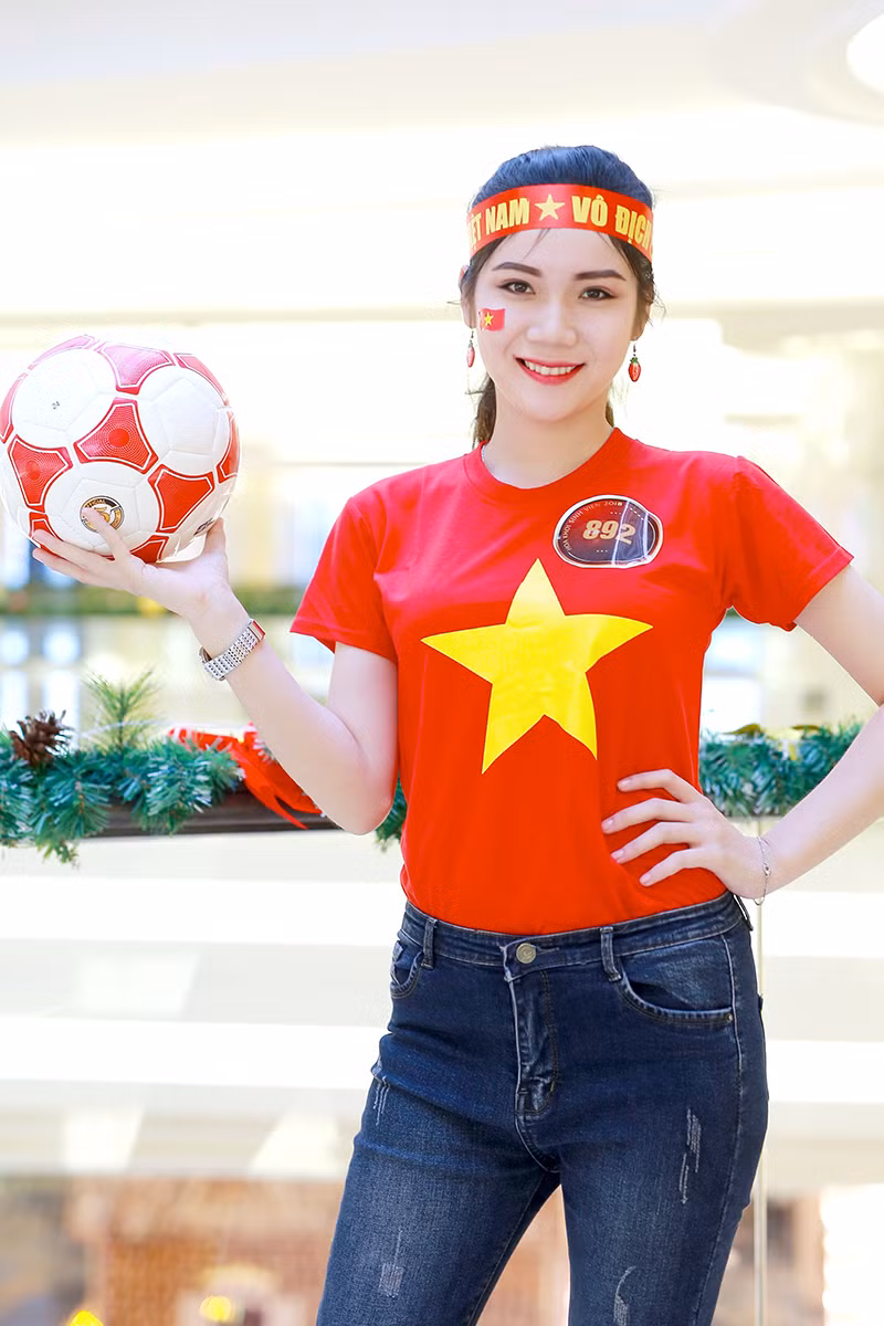 Mưa lời chúc đội tuyển Việt Nam từ các thí sinh Hoa khôi sinh viên