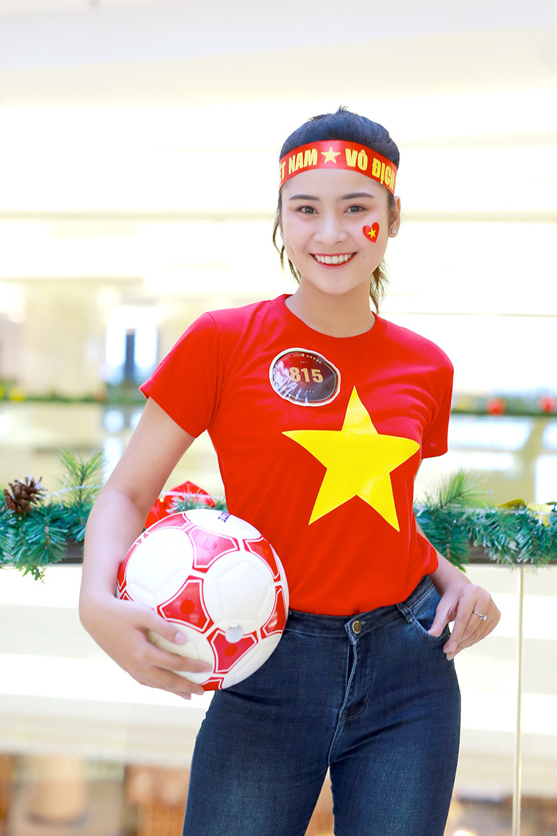 Mưa lời chúc đội tuyển Việt Nam từ các thí sinh Hoa khôi sinh viên