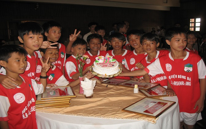 Đôi chân trần và đôi hài thủy tinh…