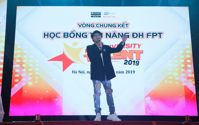 Nêu thông điệp Cứu Trái Đất, nữ sinh Hà Nội giành Quán quân cuộc thi tài năng ĐH FPT