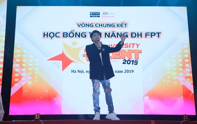 Nêu thông điệp Cứu Trái Đất, nữ sinh Hà Nội giành Quán quân cuộc thi tài năng ĐH FPT