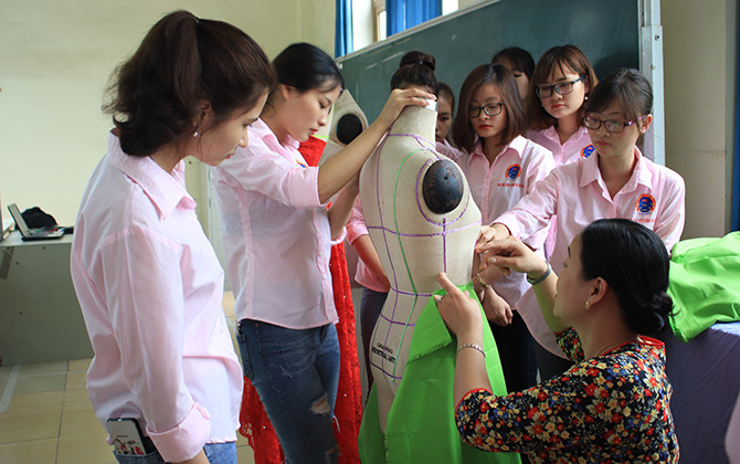 Chọn trường TOP hay chọn ngành yêu thích?