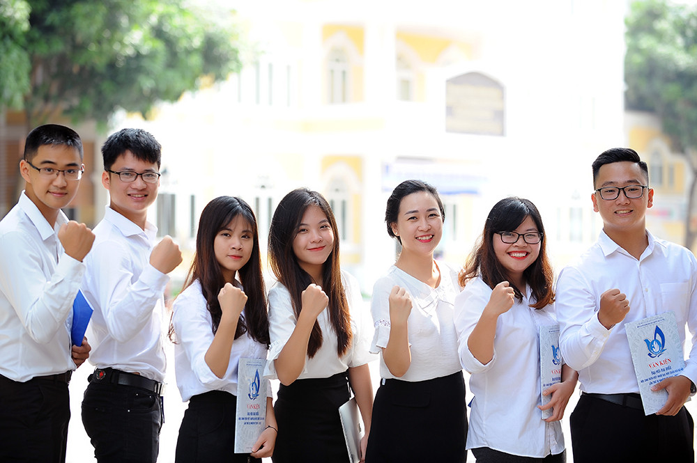 100 sinh viên nghèo có cơ hội nhận học bổng tiếp sức