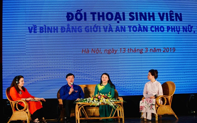 Đang diễn ra: Đối thoại về bình đẳng giới với sinh viên