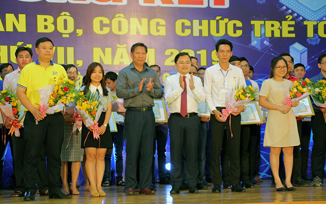 Trao giải thi Tin học cán bộ trẻ toàn quốc năm 2019