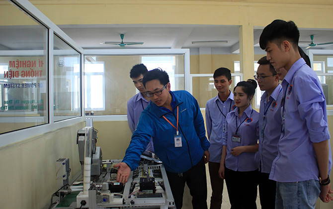 Chọn trường TOP hay chọn ngành yêu thích?