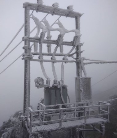 Lung linh băng tuyết trên đỉnh Mẫu Sơn