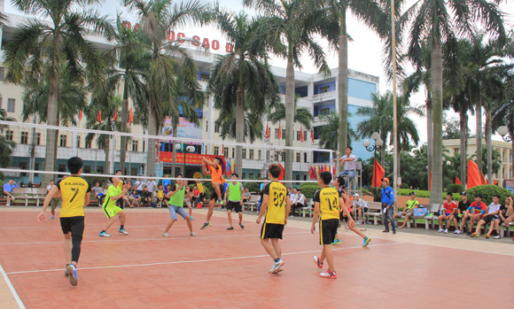 Tuổi trẻ ĐH Sao Đỏ sôi nổi ngày hội thể thao “Sinh viên khỏe”