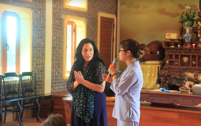 Người nước ngoài tưng bừng trải nghiệm Trung thu Việt cùng High5 Hanoi