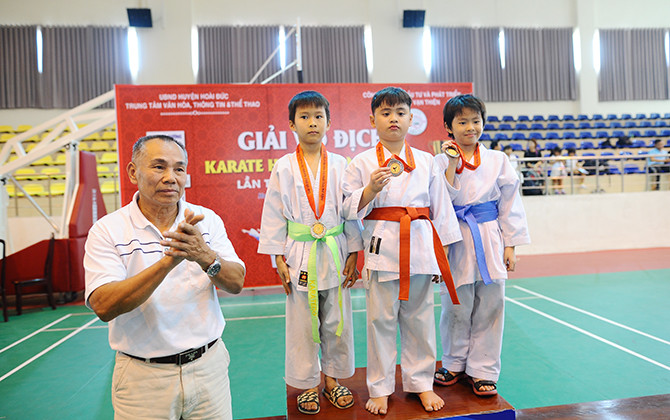 Võ sinh tranh tài tại giải Taekwondo huyện Hoài Đức mở rộng năm 2019
