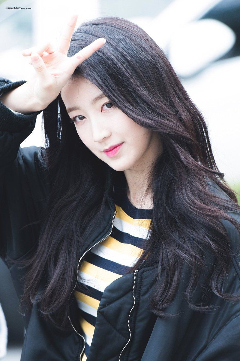 Top 4 ca sĩ thần tượng Hàn có khuôn mặt điện ảnh