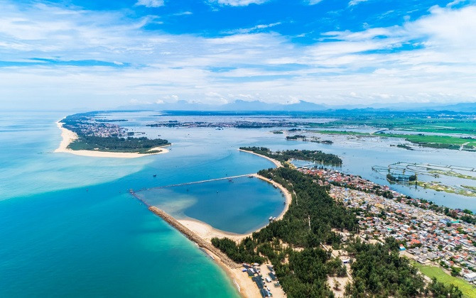 Du Xuân trên sóng nước đầm phá