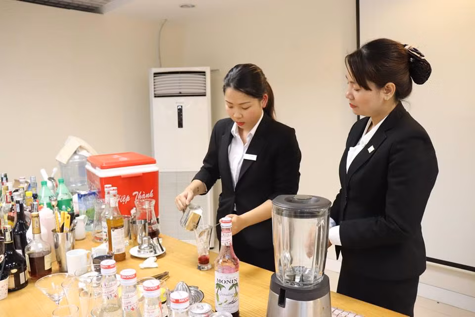 Cơ hội nghề nghiệp rộng mở khi học Quản trị Khách sạn tại CHM