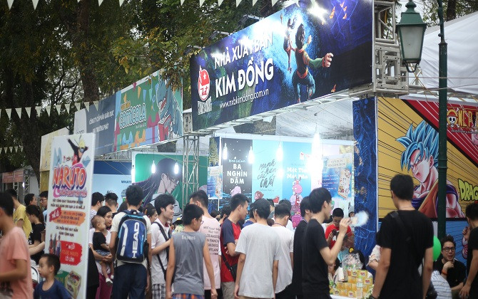 Hội sách 2019: Nắng nóng không ngăn người đọc đến với sách