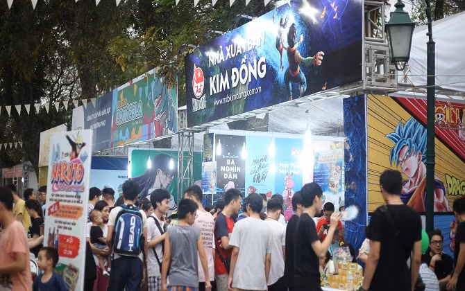 Hội sách 2019: Nắng nóng không ngăn người đọc đến với sách
