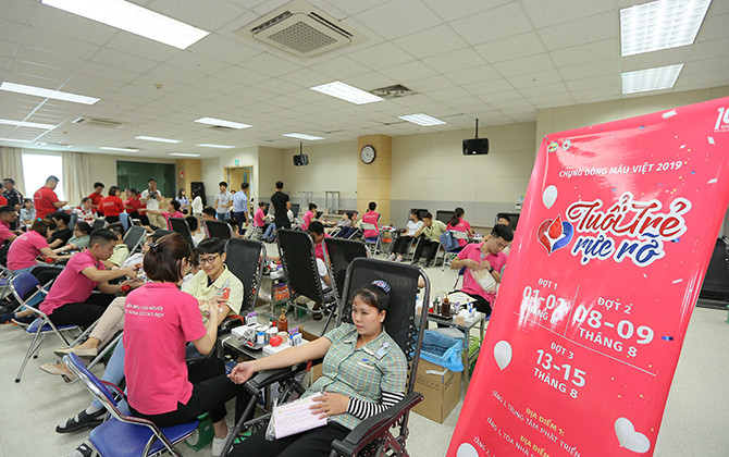 Tiếp tục chương trình hiến máu tình nguyện năm 2019: Tuổi trẻ rực rỡ cùng “Chung dòng máu việt”
