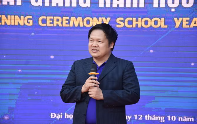 Buổi khai giảng kỳ lạ của sinh viên ĐH Phú Xuân